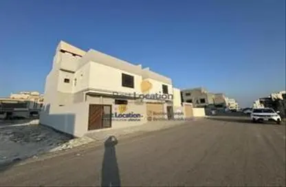 Villa - 5 Bedrooms - 6 Bathrooms for sale in Madaen - Diyar Al Muharraq - Muharraq Governorate