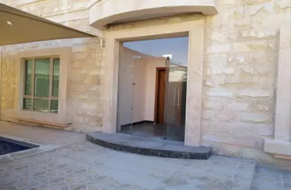 Villa - 5 Bedrooms - 4 Bathrooms for rent in Busaiteen - Muharraq Governorate