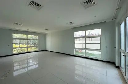 Villa - 5 Bedrooms - 6 Bathrooms for rent in Awali - Southern Governorate