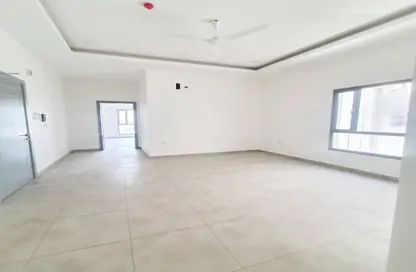 Apartment - 3 Bedrooms - 3 Bathrooms for rent in Tubli - Central Governorate