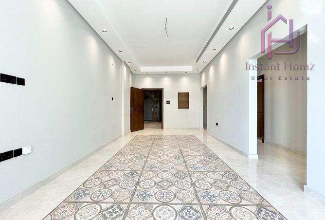 985606 - Property Image 2