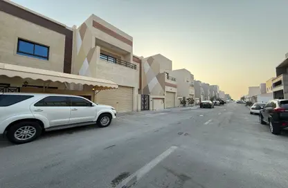 فيلا - 5 غرف نوم - 6 حمامات للايجار في ديار المحرق - المحرق