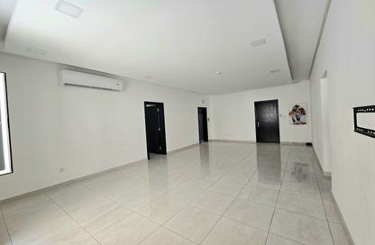 Apartment - 3 Bedrooms - 2 Bathrooms for rent in Busaiteen - Muharraq Governorate