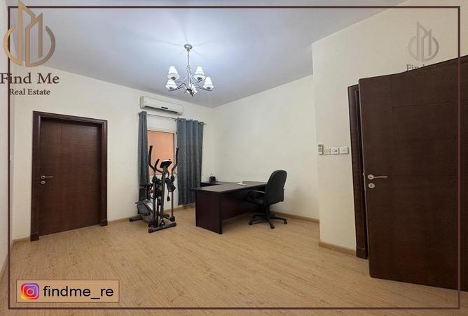 881105 - Property Image 2