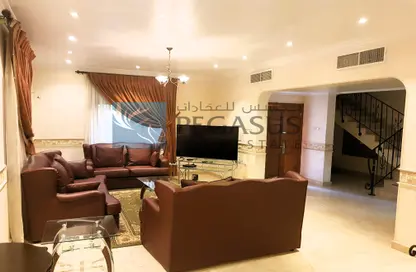 Living Room image for: Villa - 4 Bedrooms - 4 Bathrooms for rent in Al Juffair - Capital Governorate, Image 1