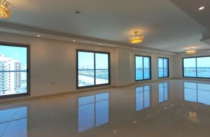 Apartment - 3 Bedrooms - 5 Bathrooms for rent in Hidd - Muharraq Governorate