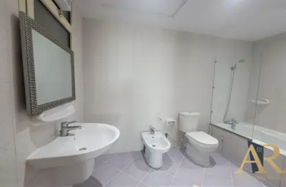 Bathroom image for: Apartment - 3 Bedrooms - 4 Bathrooms for rent in Amwaj Islands - Muharraq Governorate, Image 1
