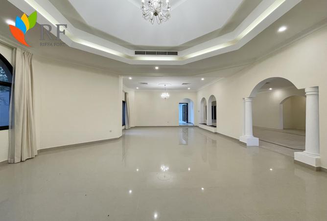 952425 - Property Image 2