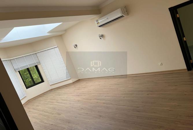 956612 - Property Image 2