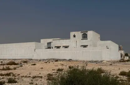 فيلا - 2 غرف نوم - 5 حمامات للبيع في جو - المحافظة الجنوبية
