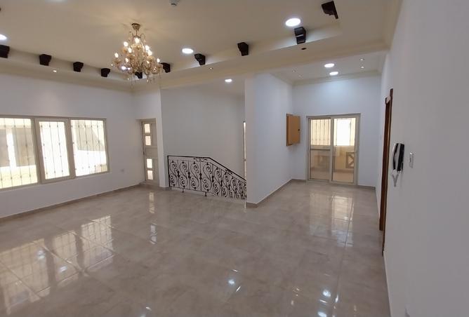 Villa - 5 Bedrooms - 4 Bathrooms for rent in Sanad - Central Governorate