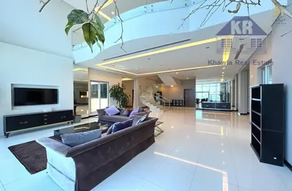 Living / Dining Room image for: Penthouse - 4 Bedrooms - 5 Bathrooms for sale in Al Juffair - Capital Governorate, Image 1