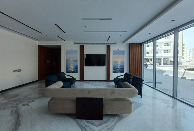 985390 - Property Image 2