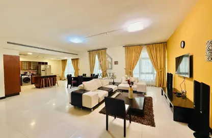 Apartment - 2 Bedrooms - 2 Bathrooms for rent in Busaiteen - Muharraq Governorate