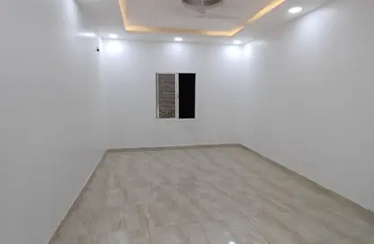Apartment - 5 Bedrooms - 3 Bathrooms for rent in Hamad Town - Northern Governorate