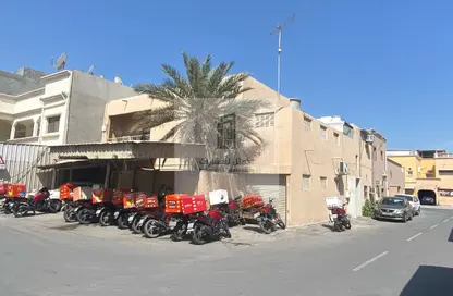 Villa - 7+ Bedrooms - 5 Bathrooms for sale in Isa Town - Central Governorate