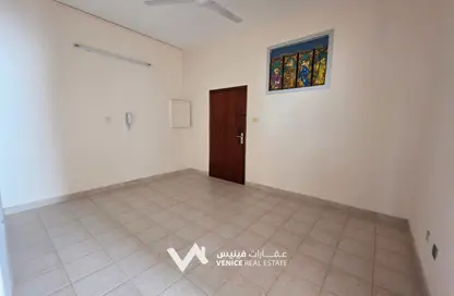 شقة - 2 غرف نوم - 1 حمام للايجار في شارع المعارض - الحورة - محافظة العاصمة