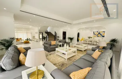 Living Room image for: Villa - 4 Bedrooms - 6 Bathrooms for rent in Saar - Northern Governorate, Image 1