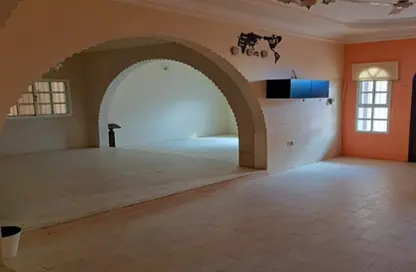 Villa - 3 Bedrooms - 4 Bathrooms for rent in Sanad - Central Governorate