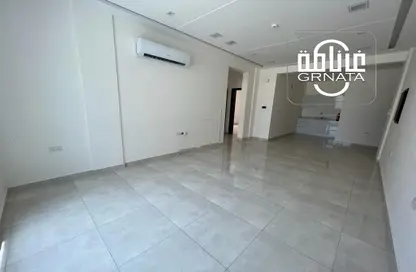 Empty Room image for: Office Space - Studio - 2 Bathrooms for rent in Seef - Capital Governorate, Image 1