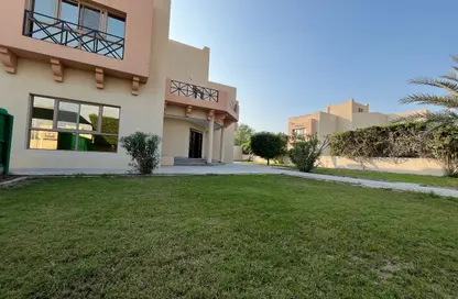 Compound - 4 Bedrooms - 5 Bathrooms for rent in Saar - Northern Governorate