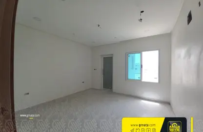 Empty Room image for: Villa - 4 Bedrooms - 4 Bathrooms for sale in Jid Al Haj - Northern Governorate, Image 1