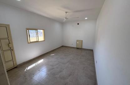 Apartment - Studio - 1 Bathroom for rent in Ras Rumman - Manama - Capital Governorate