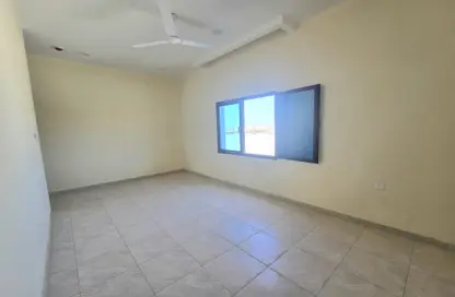 Apartment - 2 Bedrooms - 2 Bathrooms for rent in Busaiteen - Muharraq Governorate