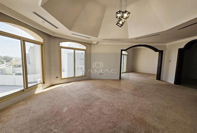 955007 - Property Image 2