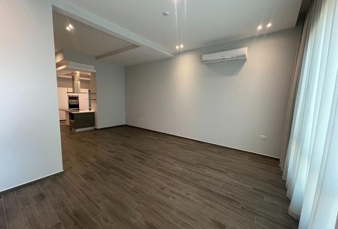 963041 - Property Image 2