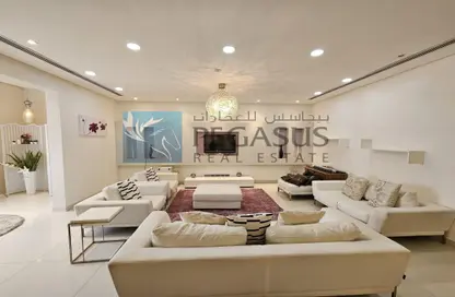Living Room image for: Villa - 4 Bedrooms - 5 Bathrooms for rent in Hidd - Muharraq Governorate, Image 1