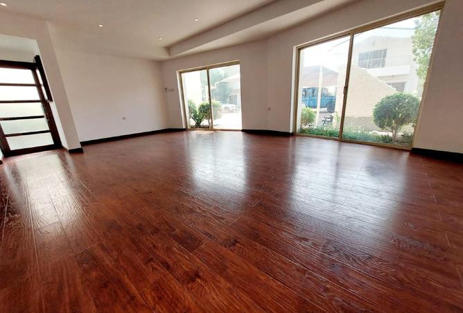 960677 - Property Image 2