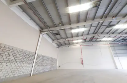 Warehouse - Studio - 2 Bathrooms for rent in Hidd - Muharraq Governorate