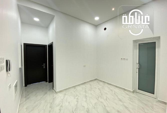 958287 - Property Image 2