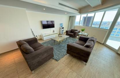 Apartment - 2 Bedrooms - 3 Bathrooms for rent in Al Juffair - Capital Governorate