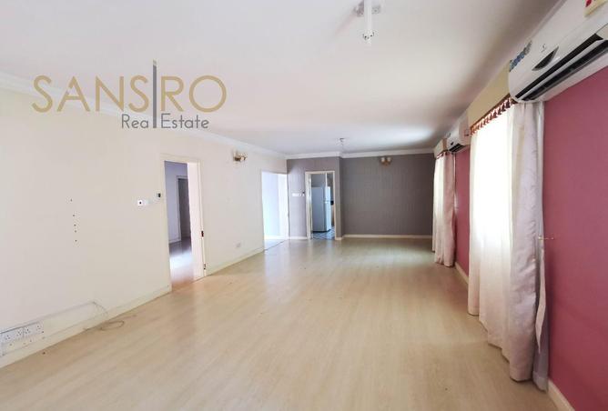 982569 - Property Image 3