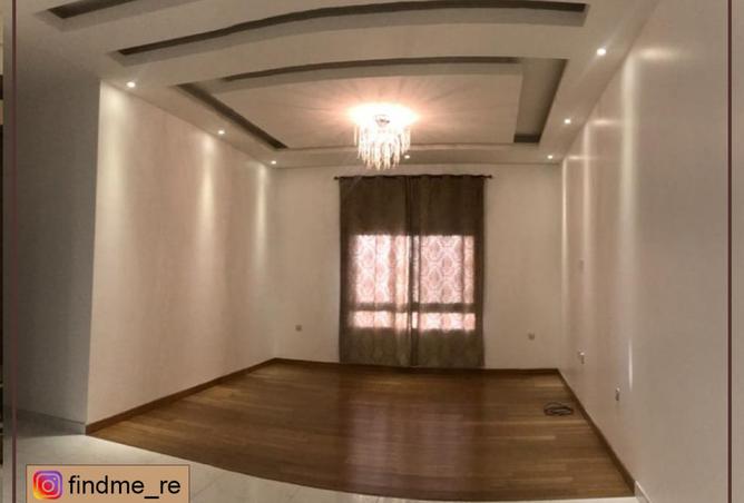 988306 - Property Image 2