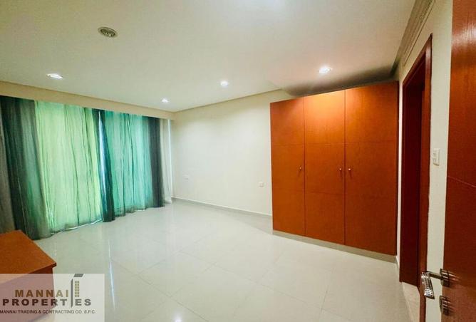 985459 - Property Image 2