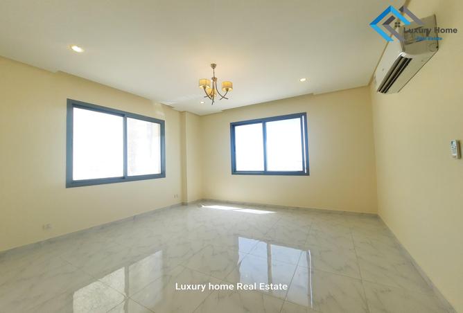 985341 - Property Image 3