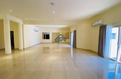 مجمع سكني - 4 غرف نوم - 4 حمامات للايجار في الجنبية - المحافظة الشمالية