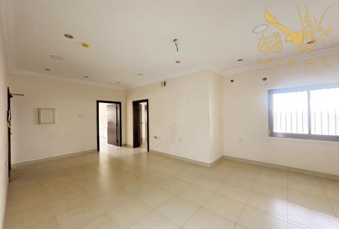 983381 - Property Image 2