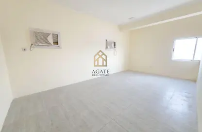 Staff Accommodation - Studio - 7+ Bathrooms for rent in Hidd - Muharraq Governorate