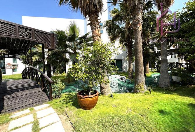 987954 - Property Image 2