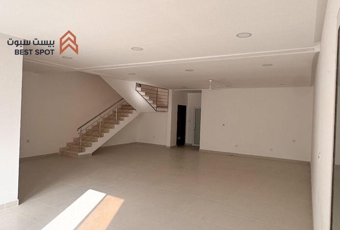 989114 - Property Image 2