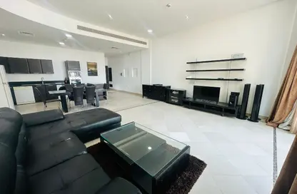 Apartment - 2 Bedrooms - 3 Bathrooms for rent in Al Juffair - Capital Governorate