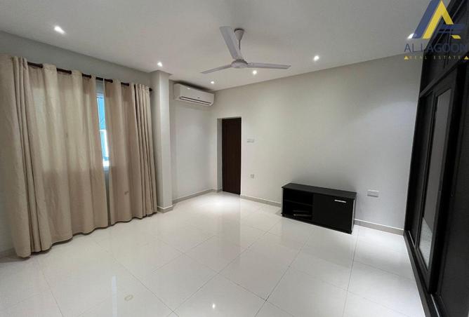 987669 - Property Image 3