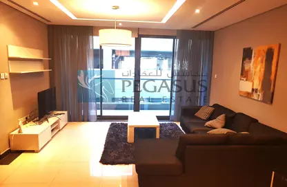 Living Room image for: Apartment - 1 Bedroom - 2 Bathrooms for rent in Zinj - Manama - Capital Governorate, Image 1