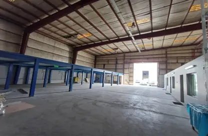 Warehouse - Studio - 4 Bathrooms for rent in Tubli - Central Governorate