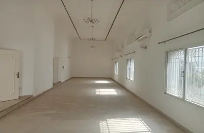 Villa - 4 Bedrooms - 4 Bathrooms for rent in Tubli - Central Governorate