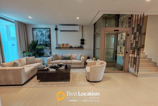 983635 - Property Image 2